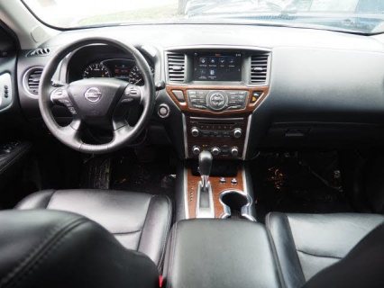 Used 2017 Nissan Pathfinder Platinum 1