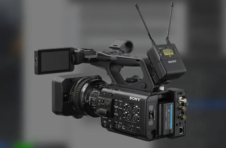 محتويات علبة كاميرا سوني PXW-Z300 5