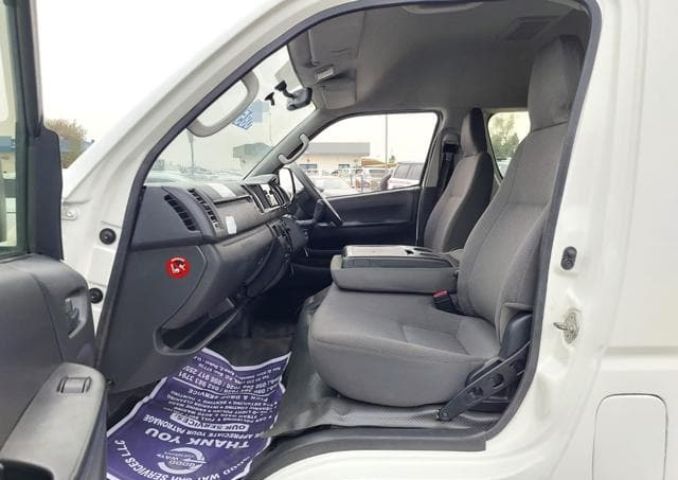 2016 Toyota Hiace Commuter 16 seaters 6